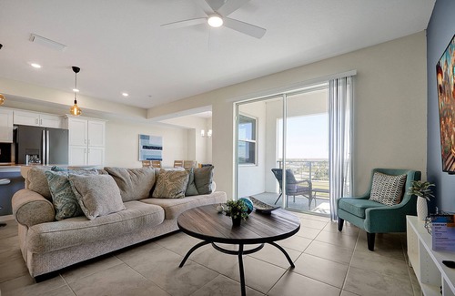 Kissimmee Condominio | Storey Lake Resort minutes to Magic!