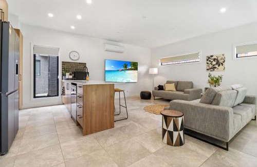 Reservoir Casa | Storey Time I 2BR Townhouse for Melbourne Travel
