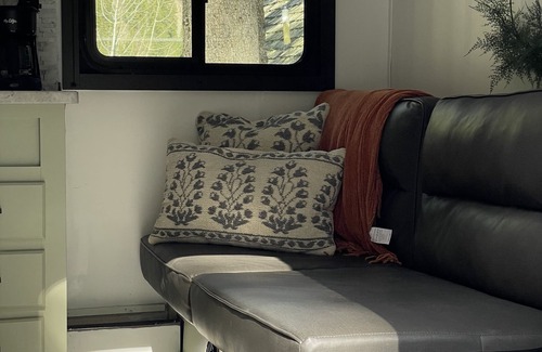 Gallatin Gateway Casa | Storm Castle Glamping - Pet Friendly