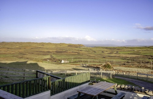 Llangennith Casa | Stormy Castle - 6 Bedroom Sleeps 14 - Llangennith