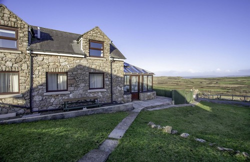 Llangennith Casa | Stormy Castle - 6 Bedroom - Llangenith