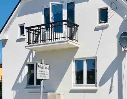 Porsgrunn Apartamento | Stort hus i Porsgrunn sentrum med gangavstand til "alt" & gratis parkering til flere biler