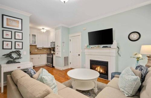 Nelscott Casa | Storybook Beach Cottage
