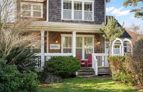 Nelscott Casa | Storybook Beach Cottage