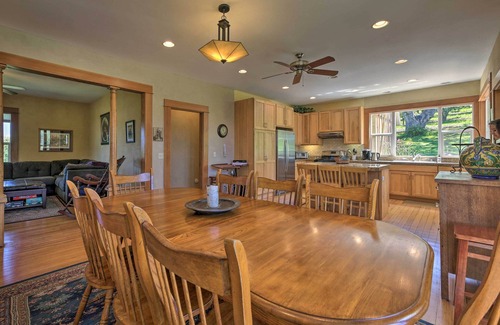 Hood River Casa | 'StoryBook Glade’ Historical Homestead w/ Views!