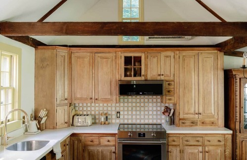Centerville Casa | Storybook Mid Cape Cottage w/Private Lake Access. Small Dog Friendly!