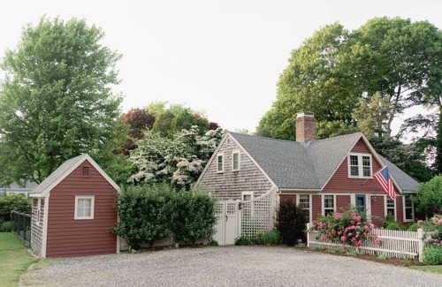 Centerville Casa | Storybook Mid Cape Cottage w/Private Lake Access. Small Dog Friendly!