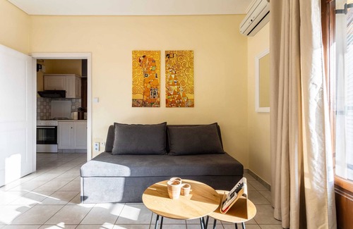 Lefktro Apartamento | Stoupa Secret Haven - Spitiko Garden Hideaway