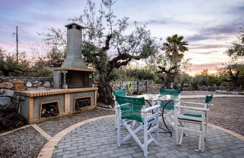 Lefktro Apartamento | Stoupa Secret Haven - Spitiko Garden Hideaway