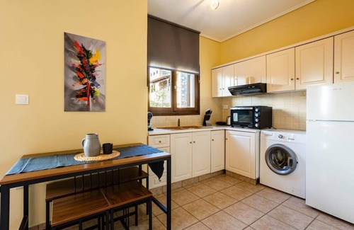 Lefktro Apartamento | Stoupa Tranquil Hideaway - Spitiko Garden Retreat