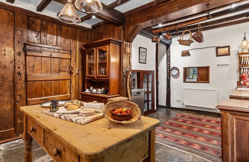 Whichford Cabaña | Stourton Manor - pet friendly with tennis court