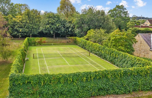 Whichford Cabaña | Stourton Manor - pet friendly with tennis court