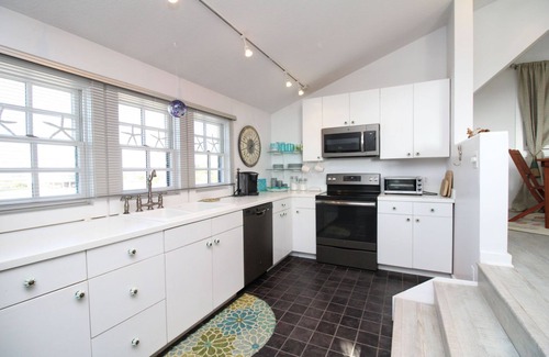 Hatteras Condominio | Stowe Away - Gorgeous 1 bedroom with ALL the perks!