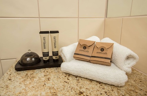 Strahan Hotel | Strahan Village