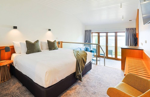 Strahan Hotel | Strahan Village