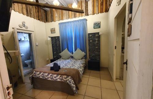 Strand Apartamento | Strand Family studio en-suite 6 sleeper Kitchenette Helderberg CT