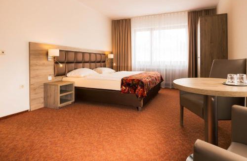 Tossens Hotel | Strand Hotel Nordsee, Hotel Deichläufer