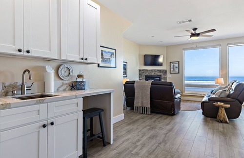 Oceano Casa | Strandcastle Beach House 2.0 - Oceanfront! - You're right on the sand!