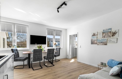 Gelting Apartamento | Strandleben - upper floor, bathroom with shower, TV, parking space, terrace, barbecue, garden furniture,