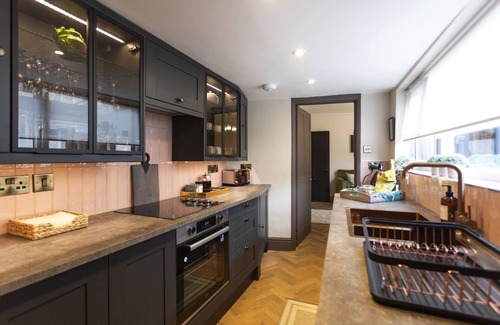 Stratford-upon-Avon Casa | Stratford - beautiful luxe townhouse stay, 5 mins stroll to town, free parking