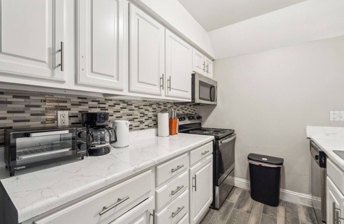 South Arlington Apartamento | Stratton 401A I Spacious 2 Bed 1.5 Bath