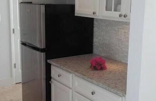 New Bight Casa | Strawberry Bungalow On Fountain Bay