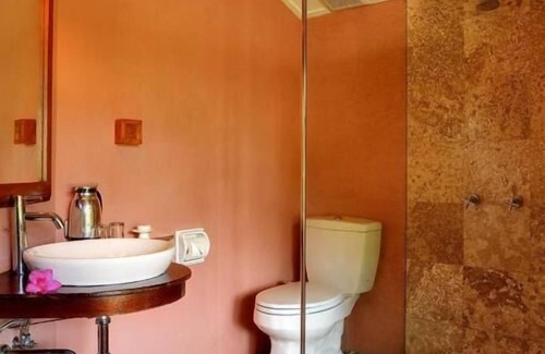 Batunya Hotel | Strawberry Hill Hotel & Restaurant