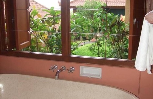 Batunya Hotel | Strawberry Hill Hotel & Restaurant