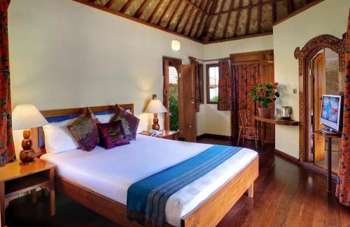 Batunya Complejo | Strawberry Hill Hotel & Restaurant
