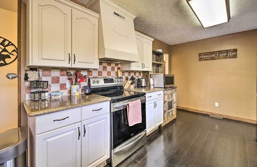 Kodak Cabina | Strawberry Plains Cabin: Private Pond & Game Room!