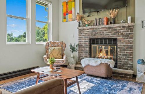Long Pond Casa | Strawberry Shores by AvantStay Lakefront Private Beach