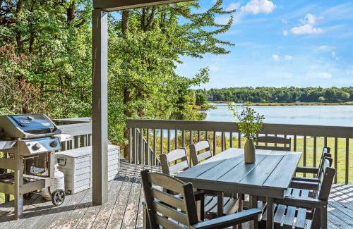Long Pond Casa | Strawberry Shores by AvantStay Lakefront Private Beach
