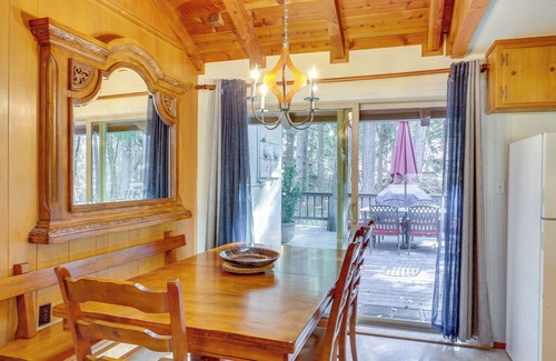 Idyllwild Cabina | Strawberry Creek Gem w/ Deck, Walk to Town!