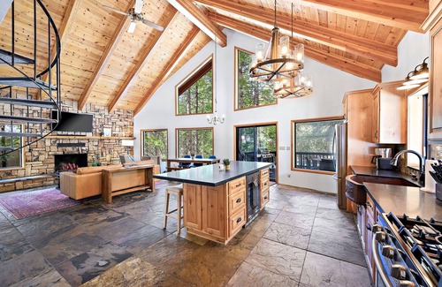Fern Valley Cabina | Strawberry Creek Retreat: Refined A-Frame Cabin W/AC