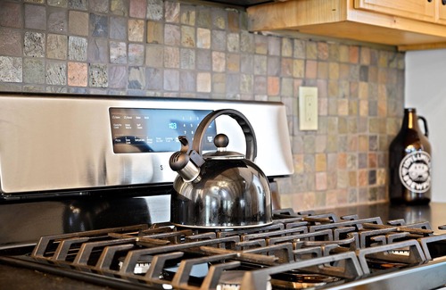 Fern Valley Cabina | Strawberry Creek Retreat: Refined A-Frame Cabin W/AC
