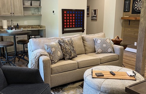 Blowing Rock Casa | Stream....Firepit....Downtown Blowing Rock. Newly renovated. Cozy!!!