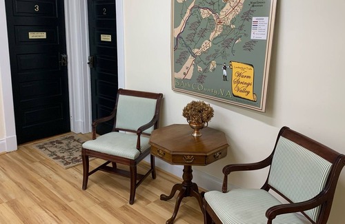 Hot Springs Apartamento | Stream View Apartment in the Heart of Hot Springs
