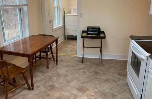 Hot Springs Apartamento | Stream View Apartment in the Heart of Hot Springs