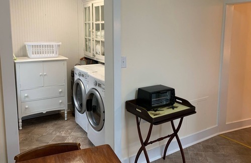Hot Springs Apartamento | Stream View Apartment in the Heart of Hot Springs
