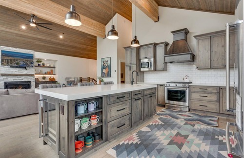 Truckee Casa | Streams and Dreams - TLUXP