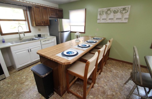 Farmington Cabina | Streamside Family Friendly Accommodations minutes from Ohiopyle!