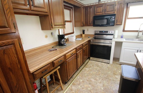 Farmington Cabina | Streamside Family Friendly Accommodations minutes from Ohiopyle!