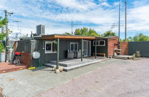 Waitahanui Casa | Streamside Fisherman's Cabin - Waitahanui, Taupo