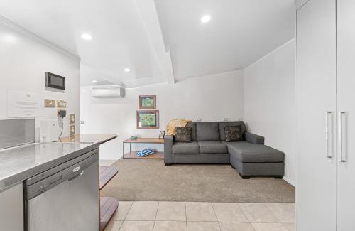 Waitahanui Casa | Streamside Fisherman's Cabin - Waitahanui, Taupo