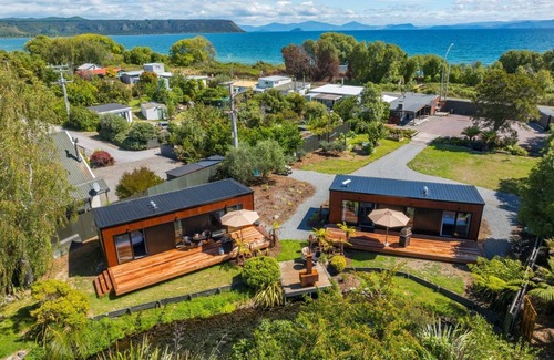 Waitahanui Casa | Streamside Flax Cabin