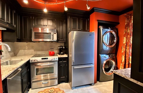 Brewster Condominio | Street Level, Renovated Kitchen & Bathrooms, 2 A/Cs, 6 Pool Passes (Fees Apply) - CH0099