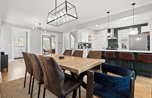 Hanover Place Casa | Streetcar Central - Hyde Park Home in the Heart of Kansas City