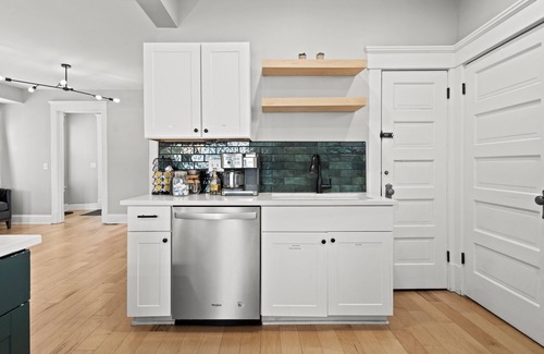 Hanover Place Casa | Streetcar Central - Hyde Park Home in the Heart of Kansas City