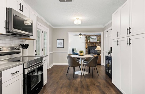 Forest Casa | NEW Family Getaway w/ Movie Rm + Air Hockey! Close to Liberty U