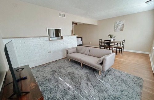 Central City Apartamento | Stress Free Stay with Fast Commute & Essentials
